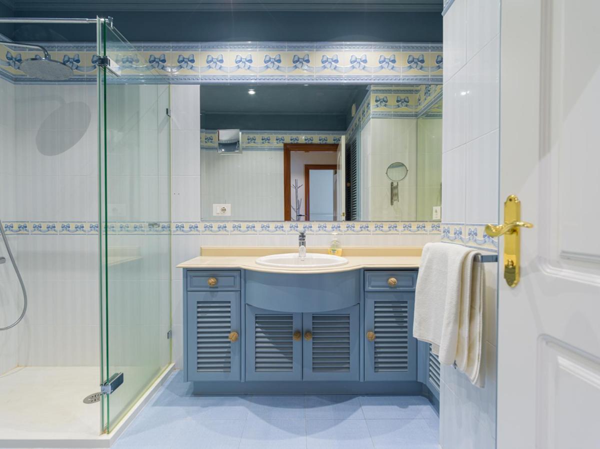 Luxury Bakus Canteras Beach Las Palmas Room photo